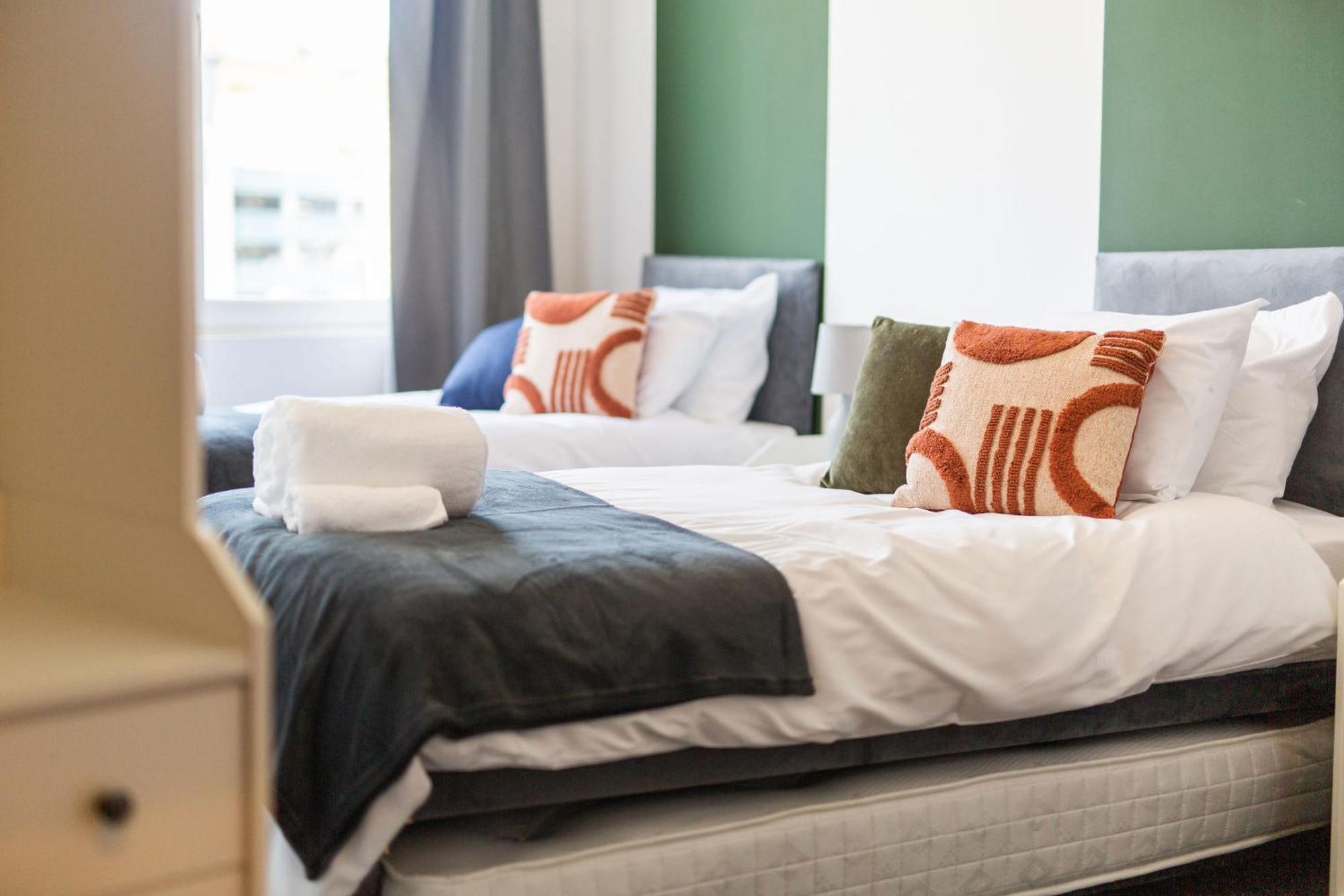 The Kingsway- 2 Bedroom Central Swansea Apartments By Stayright Buitenkant foto