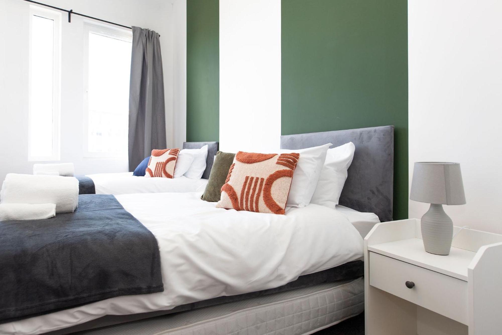 The Kingsway- 2 Bedroom Central Swansea Apartments By Stayright Buitenkant foto